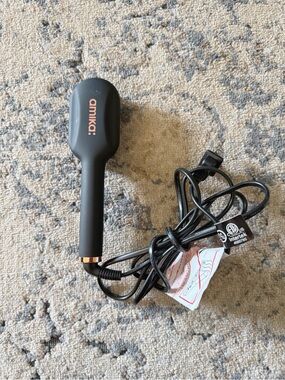 Amika Mini Straightening Brush